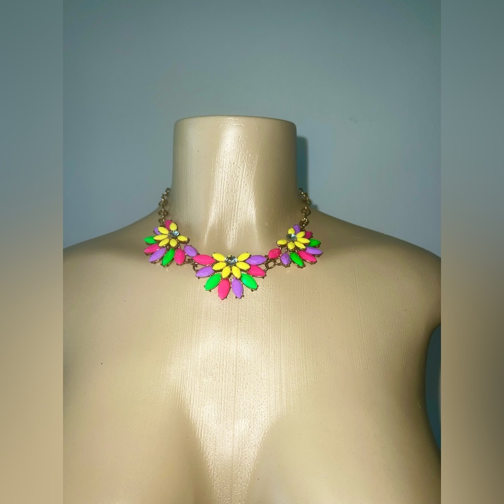 Very Cute Colorful Flower Statement Necklace